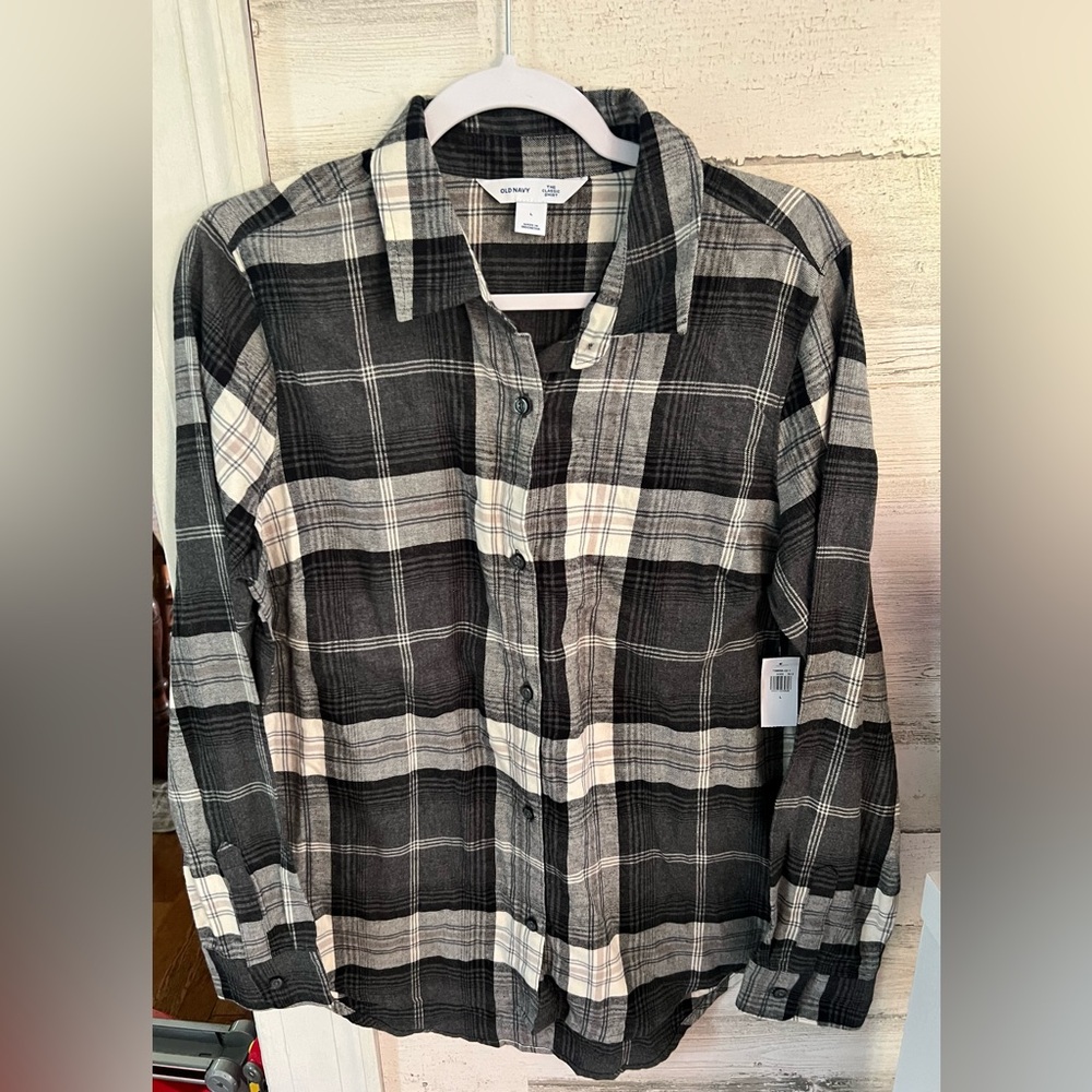 Old Navy Black and White Casual Button Down Shirt
